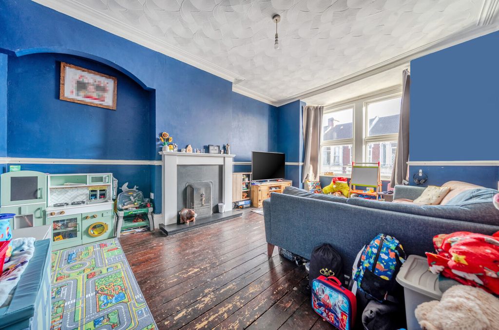 Additional image 9 of 2 bed flat for saleDerby Road, Portsmouth, Hampshire PO2
