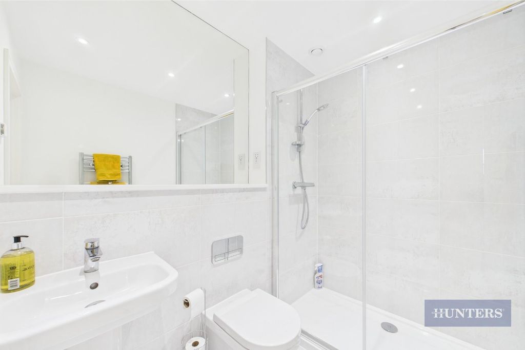 Additional image 9 of 2 bed flat for saleElm Quay, Thomas Blake Avenue, Southampton SO14