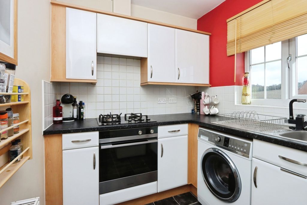 Additional image 4 of 2 bed flat for saleKyle Close, Sheffield, South Yorkshire S21