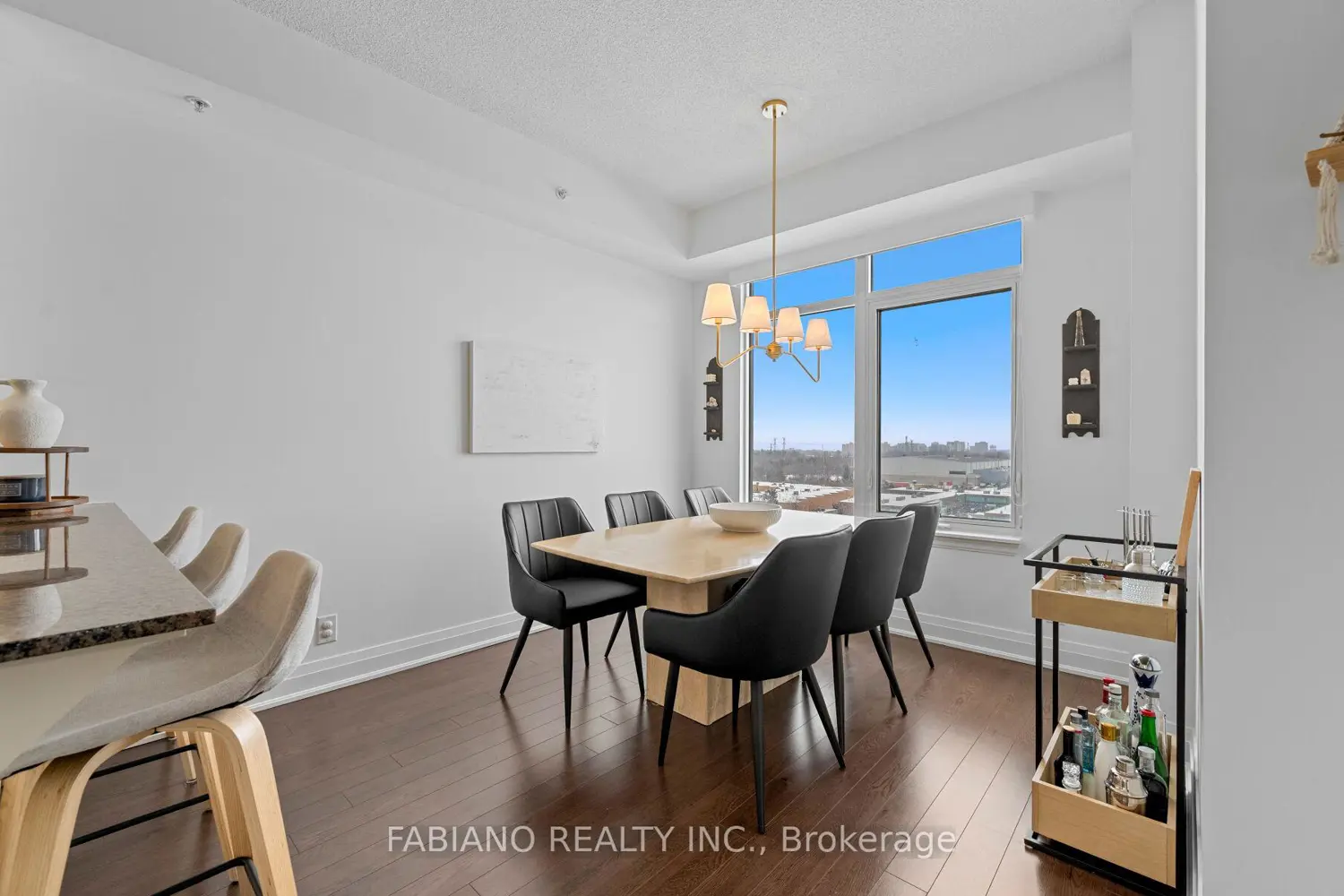 24 Woodstream Boulevard 815 photo 4