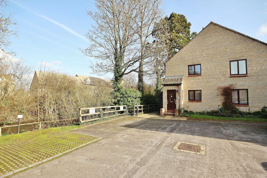 Additional image 6 of 2 bed flat for saleRiverside Gardens, Witney OX28
