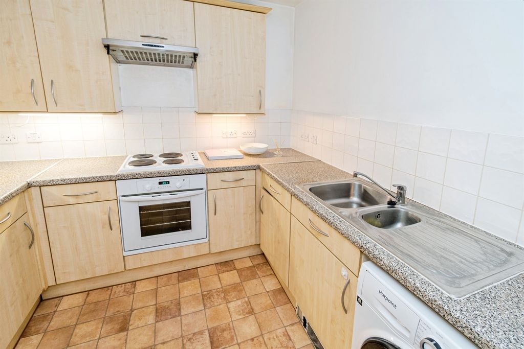 Additional image 16 of 2 bed flat for saleMillbrook Road East, Southampton SO15