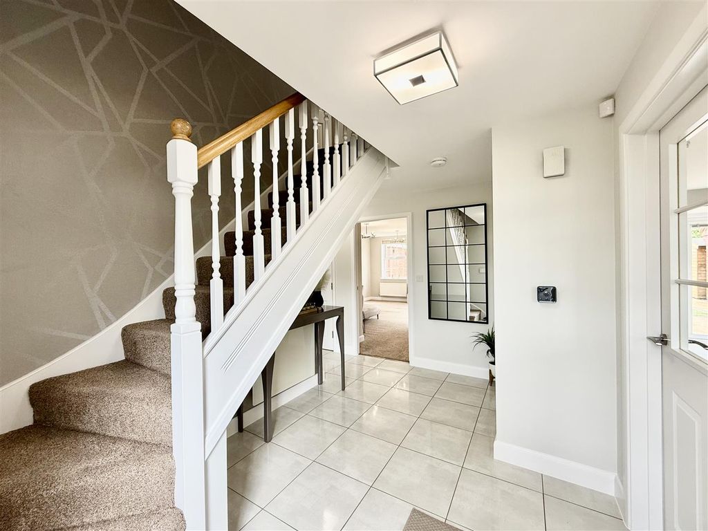 4 bed detached house for salePolyantha Square, Rearsby, Leicester LE7 photo 3