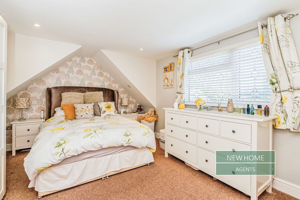 Additional image 9 of 4 bed detached bungalow for saleCanford Avenue, Wickford SS12