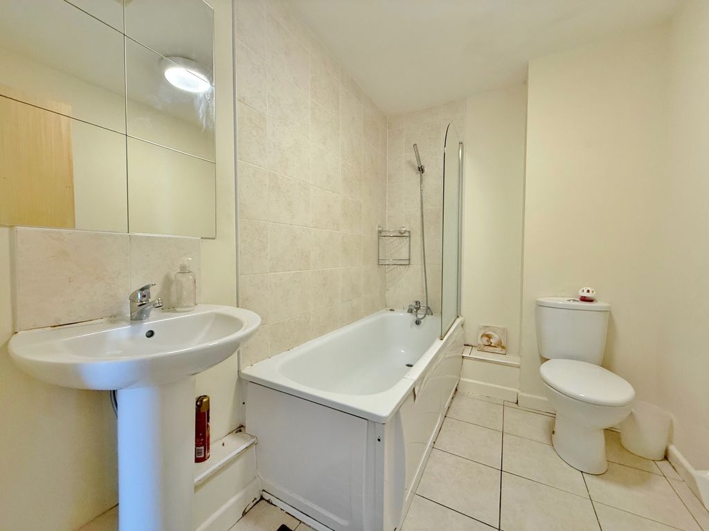 2 bed flat for saleMeon House, Cosham PO6 photo 5