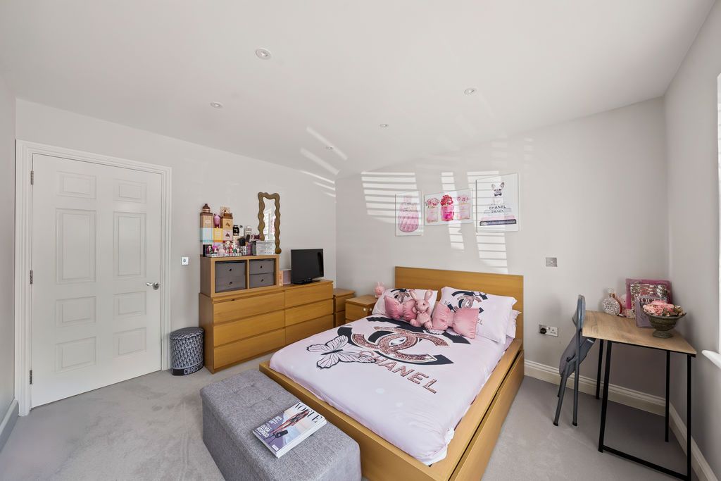 Additional image 12 of 2 bed maisonette for saleRoland Way, Worcester Park KT4