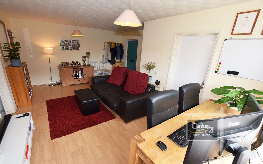 Additional image 3 of 1 bed flat for sale|Ref: R199219|, Nelric House, Kent Road, Southampton SO17