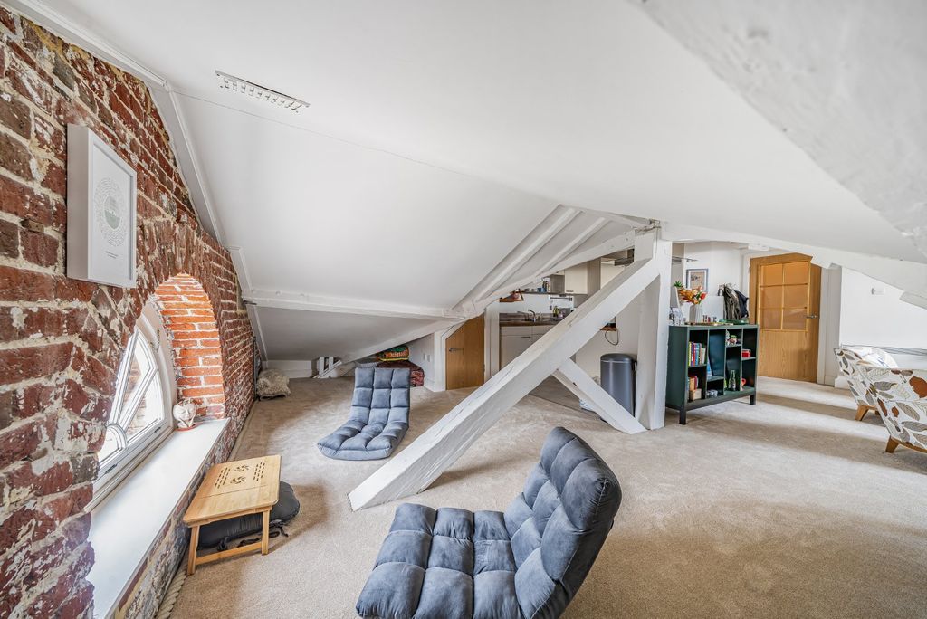 Additional image 8 of 2 bed flat for saleGunwharf Quays, Portsmouth PO1