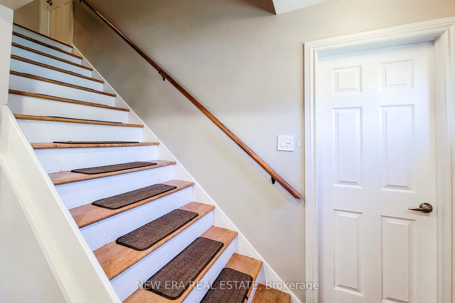 Additional image 18 of 54 Eighth Avenue