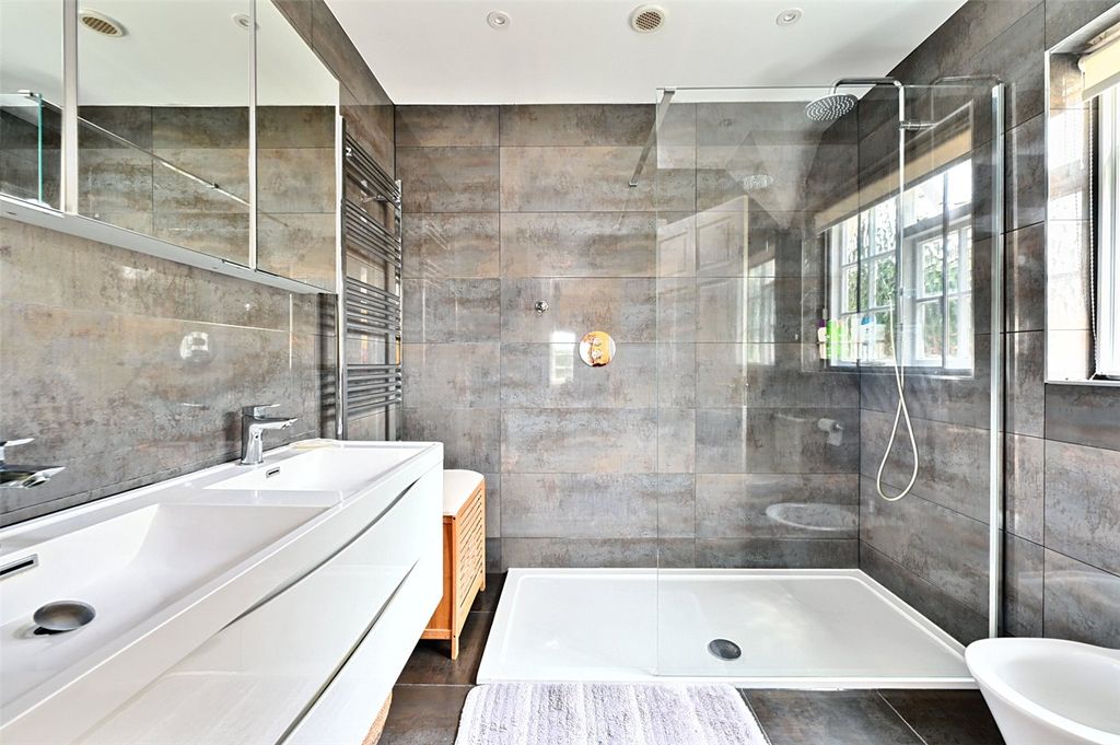 Additional image 19 of 6 bed detached house for saleWhite Horse Lane, Finchampstead, Wokingham, Berkshire RG40