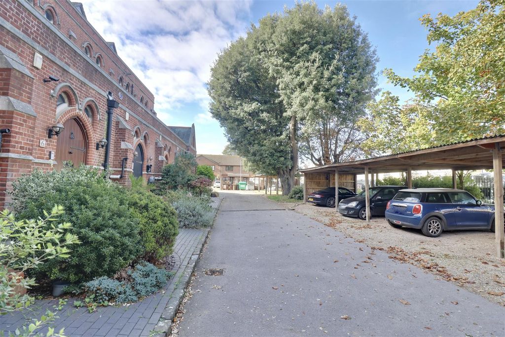 Additional image 25 of 3 bed town house for saleHenderson Road, Southsea PO4