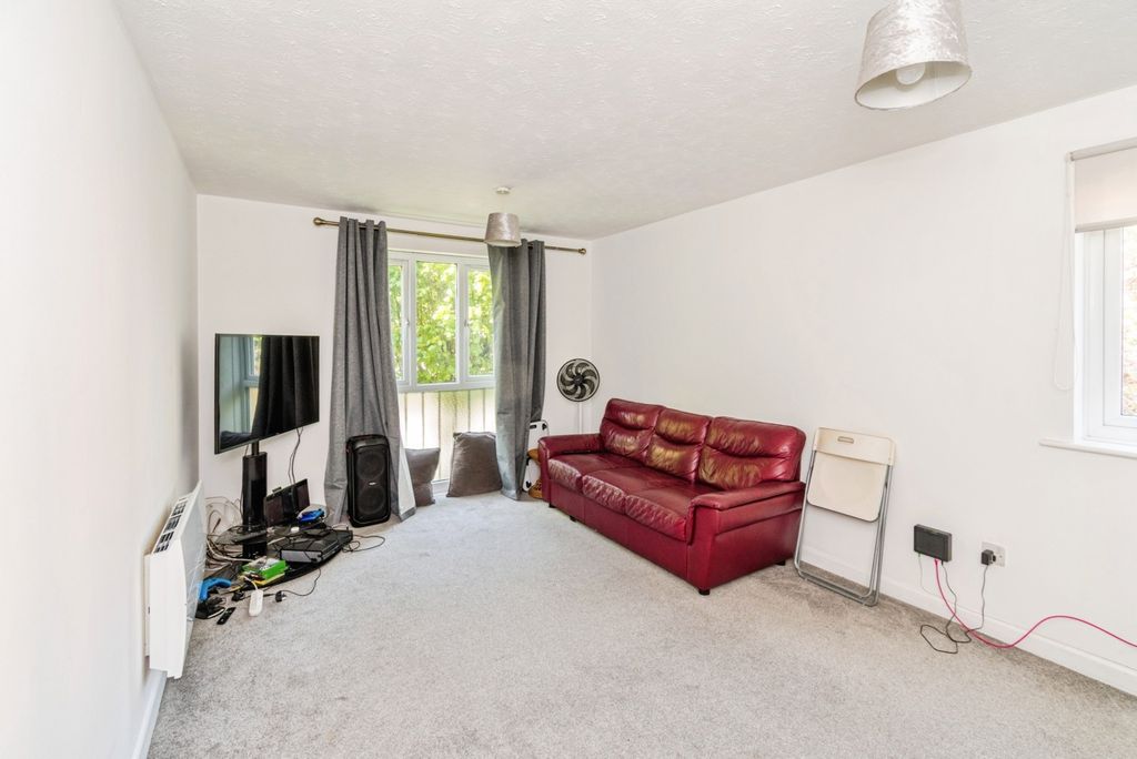 Additional image 2 of 2 bed flat for saleShirley Road, Southampton, Hampshire SO15