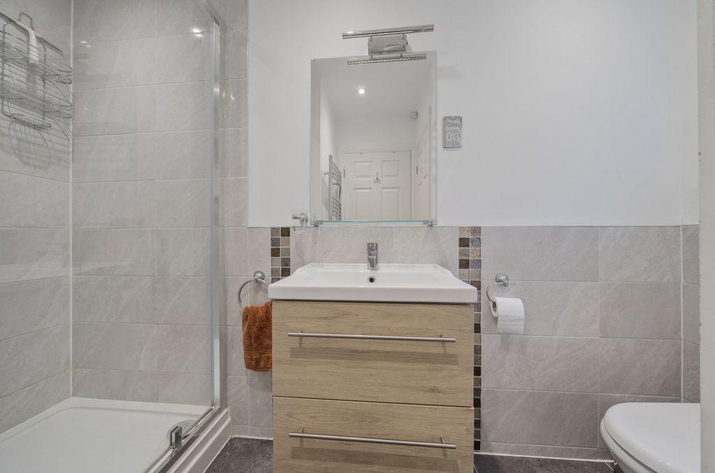 Additional image 16 of 3 bed maisonette for saleOsborne Road, Wokingham, Berkshire RG40