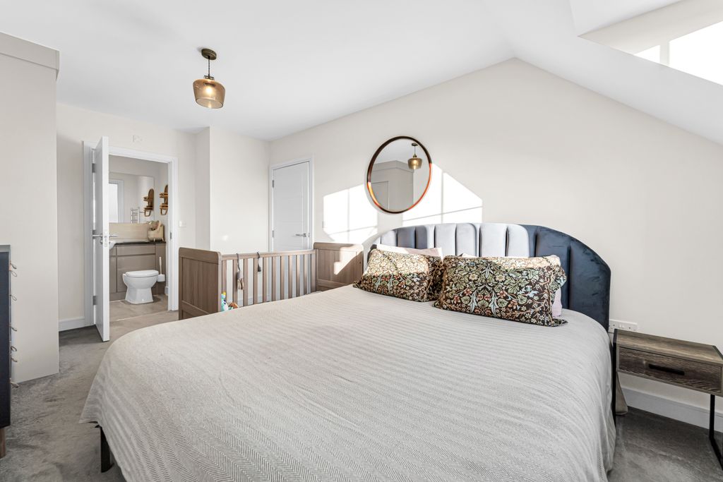 Additional image 8 of 2 bed flat for saleGatehouse Close, Ashford TW15