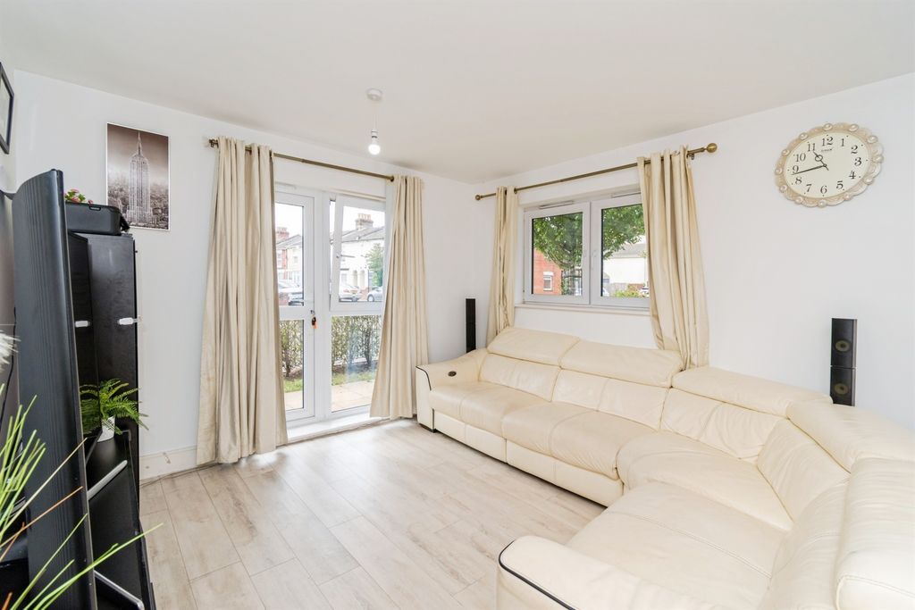 Additional image 3 of 2 bed flat for saleMeridian Way, Southampton SO14