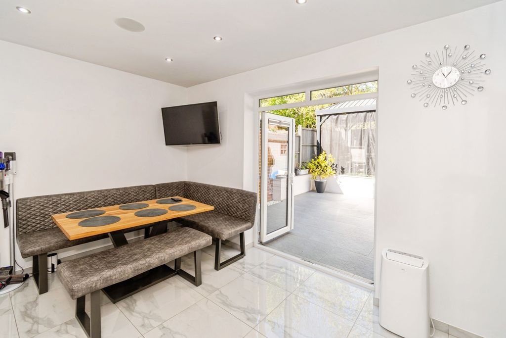 Additional image 33 of 3 bed semi-detached house for saleOsborne Road South, Southampton, Hampshire SO17