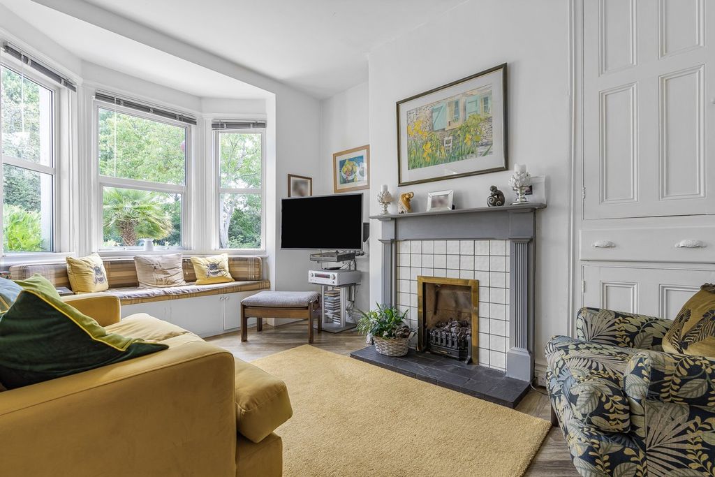 Additional image 4 of 4 bed detached house for saleStation Crescent, Ashford TW15