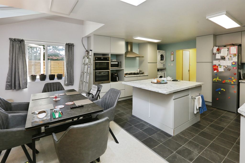 Additional image 4 of 3 bed detached house for saleClover Way, Hedge End, Southampton SO30