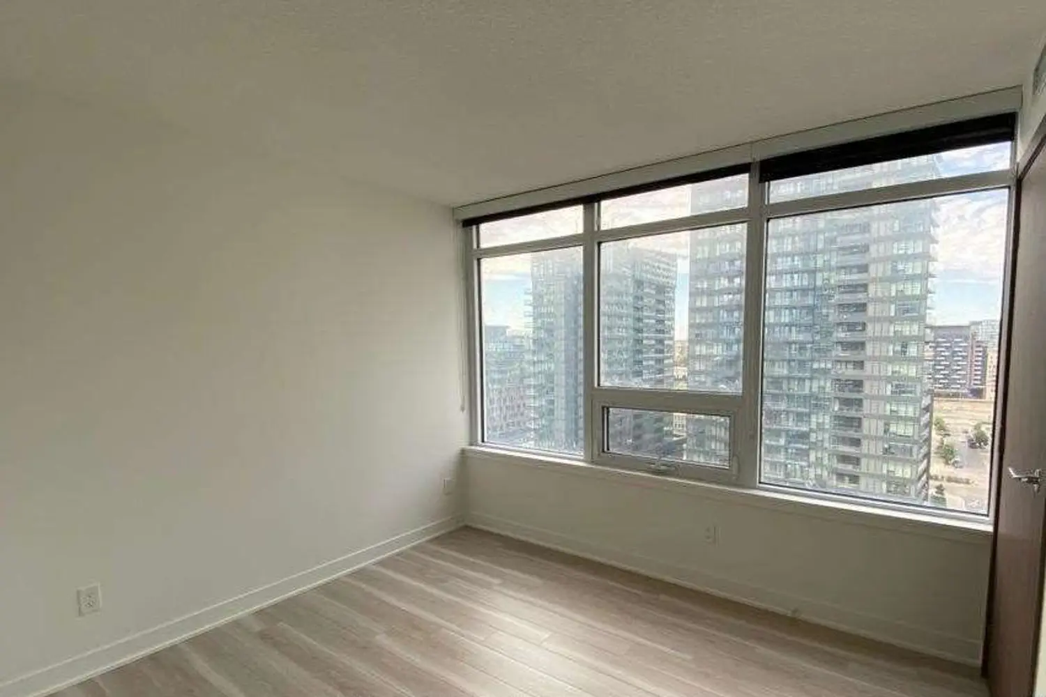 Additional image 4 of 17 Bathurst Street 710