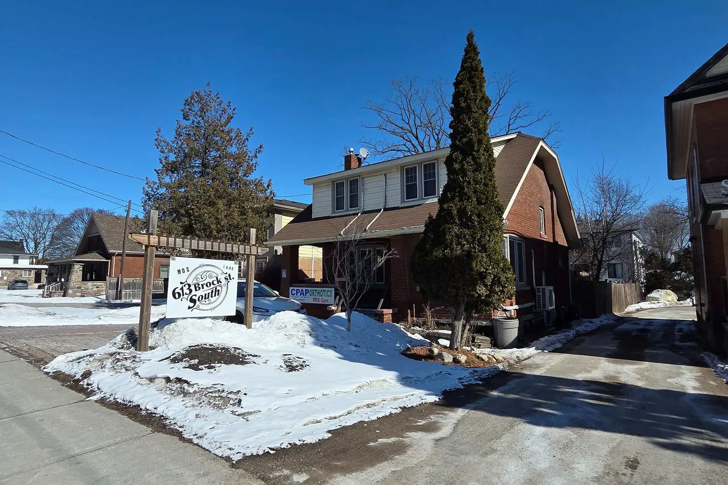 613 Brock Street photo 5