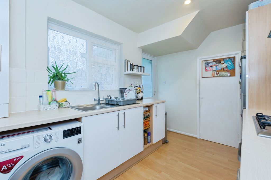 Additional image 7 of 3 bed semi-detached house for saleBarnet Close, Oadby, Leicester LE2