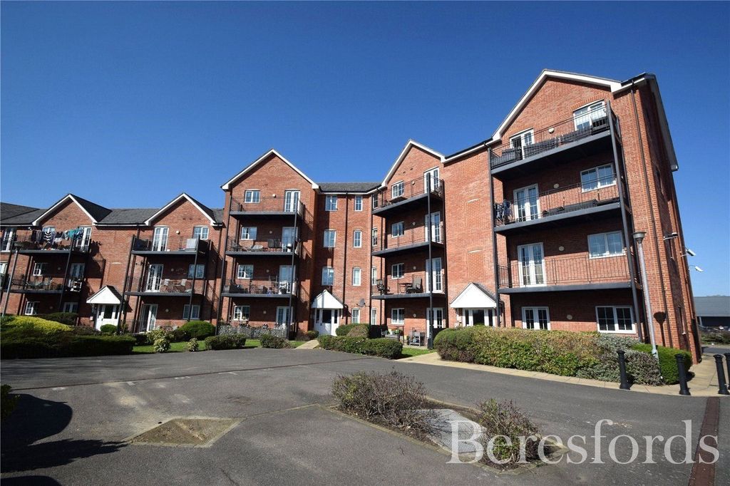 2 bed flat for saleCrittal Court, Braintree Road CM8