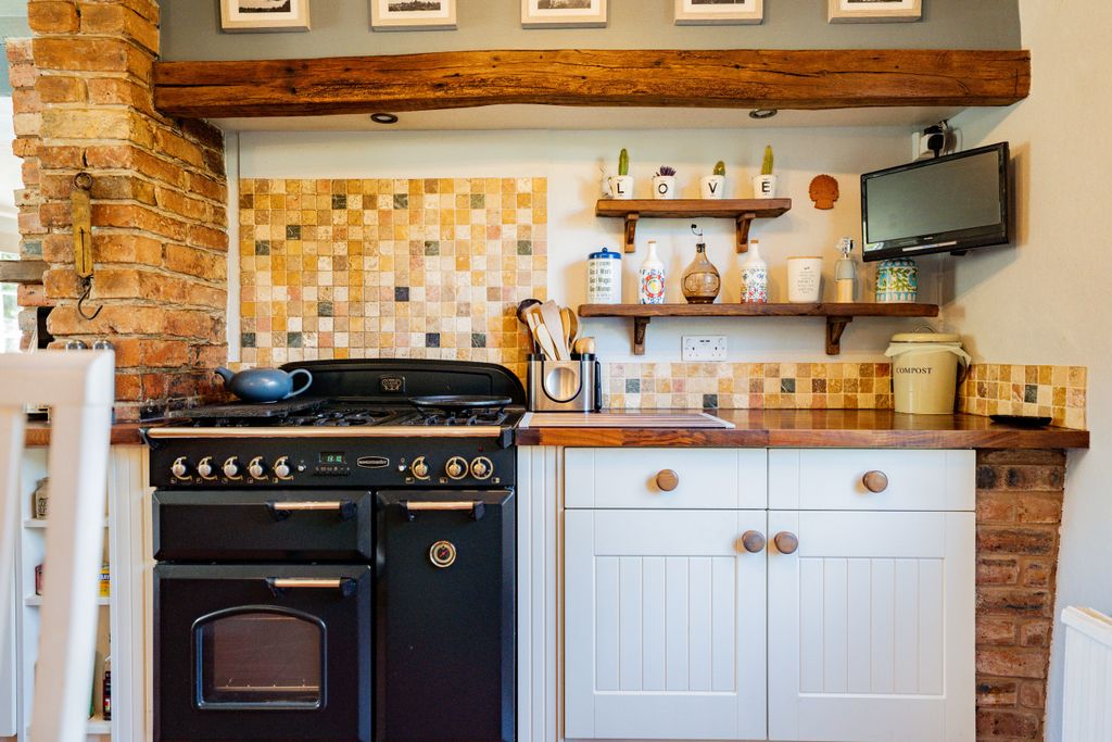 Additional image 8 of 4 bed semi-detached house for saleThe Square, Glenfield, Leicester, Leicestershire LE3