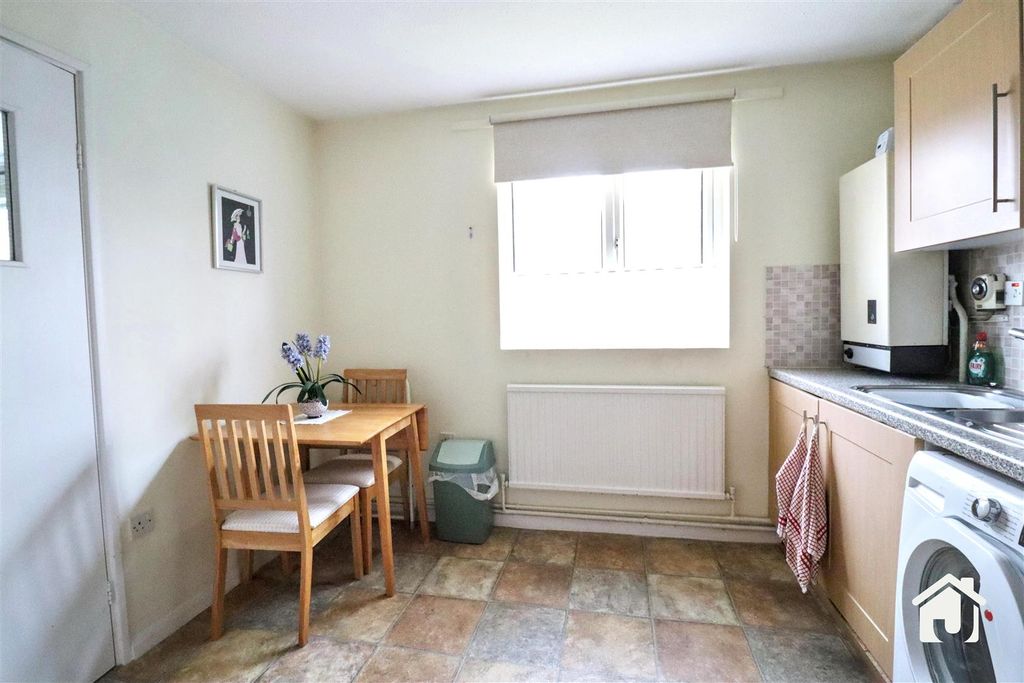 Additional image 6 of 3 bed flat for saleCross Lane, Mountsorrel, Loughborough LE12