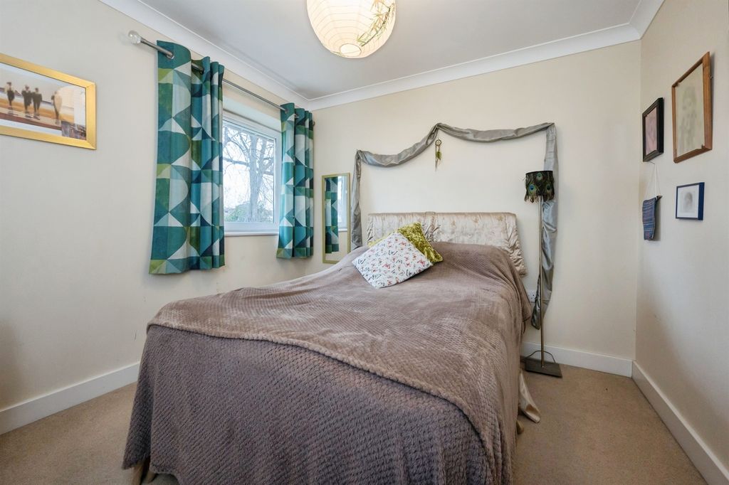 Additional image 6 of 2 bed flat for saleRegents Park Road, Southampton SO15
