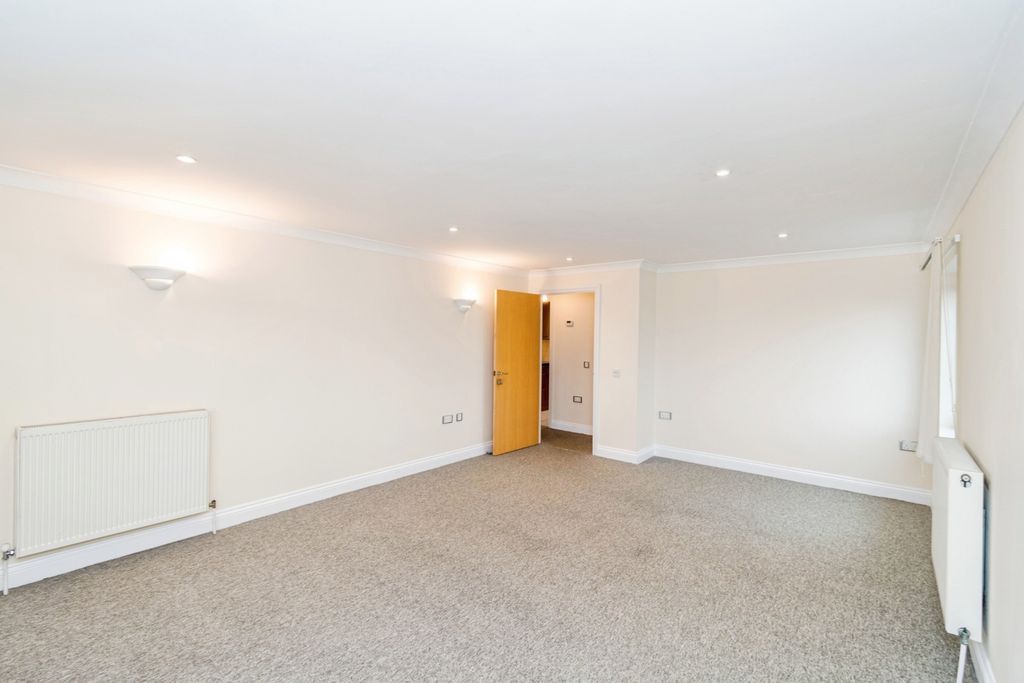 Additional image 6 of 2 bed flat for saleWinchester Road, Southampton, Hampshire SO16