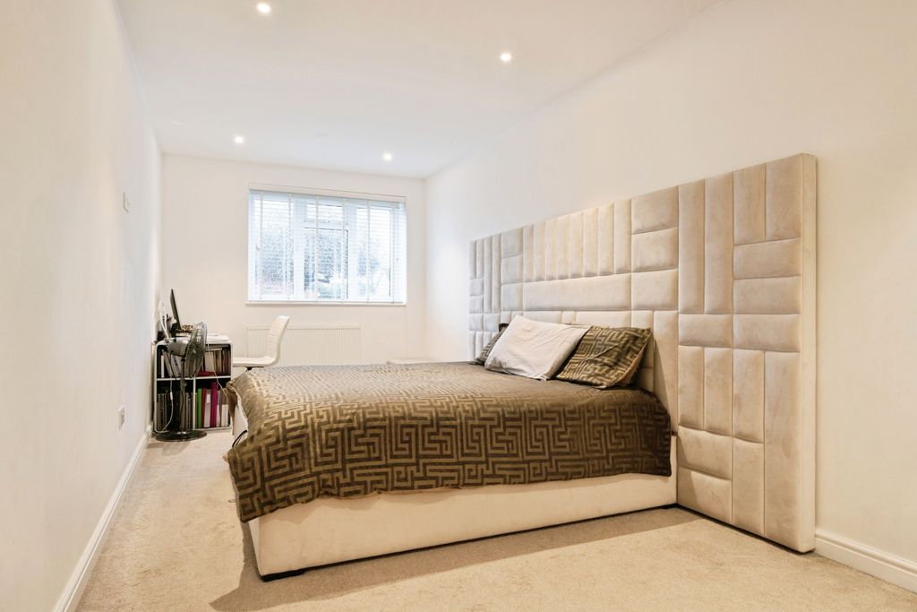Additional image 9 of 2 bed maisonette for saleDenman Drive, Ashford TW15