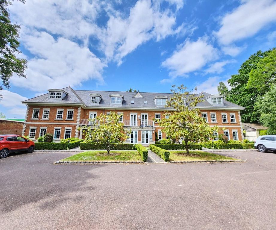 2 bed flat for saleFinchampstead Road, Wokingham RG40