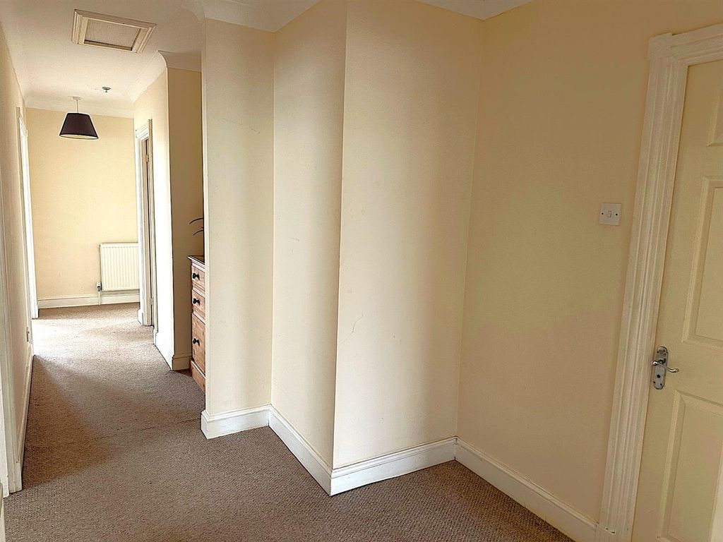 Additional image 6 of 3 bed flat for saleRockingham Road, Cottingham LE16