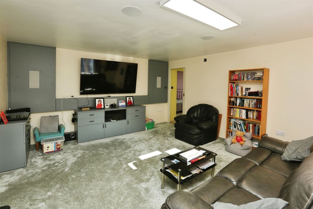 Additional image 5 of 3 bed detached house for saleClover Way, Hedge End, Southampton SO30