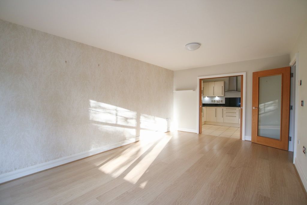 Additional image 9 of 2 bed flat for saleRectory Road, Wokingham RG40