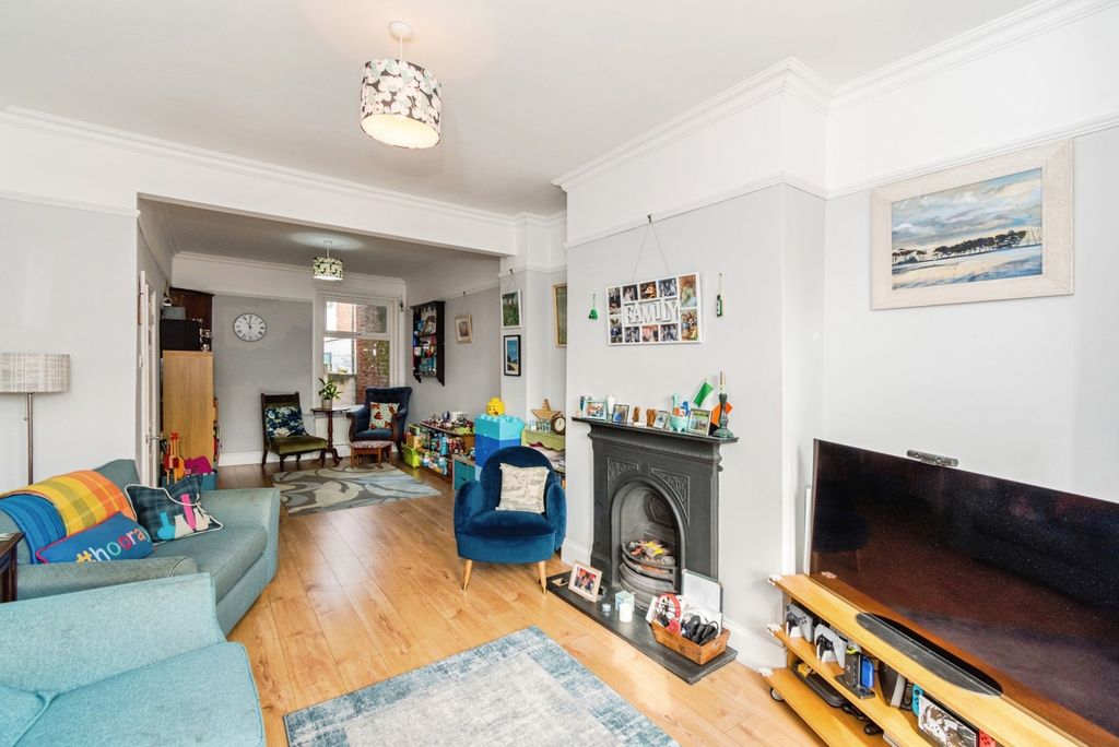 Additional image 3 of 4 bed detached house for saleSuffolk Avenue, Shirley, Southampton, Hampshire SO15
