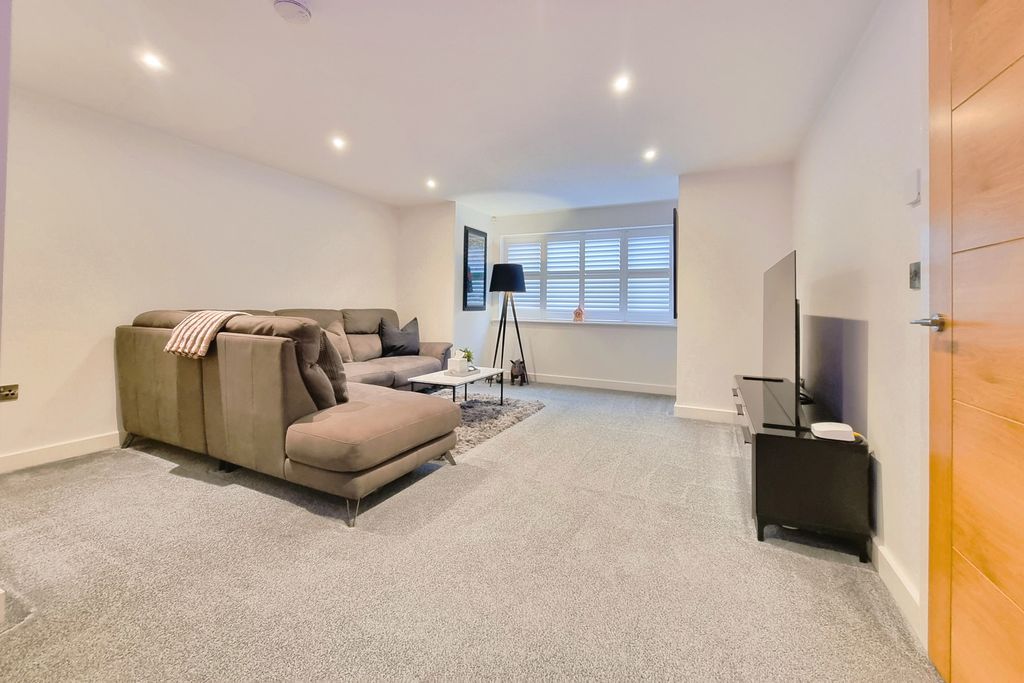 Additional image 4 of 4 bed detached house for saleDrayton, Hampshire PO6