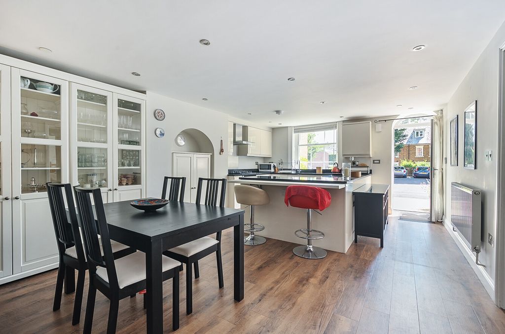 Additional image 4 of 2 bed flat for saleSt. Peter Street, Winchester SO23