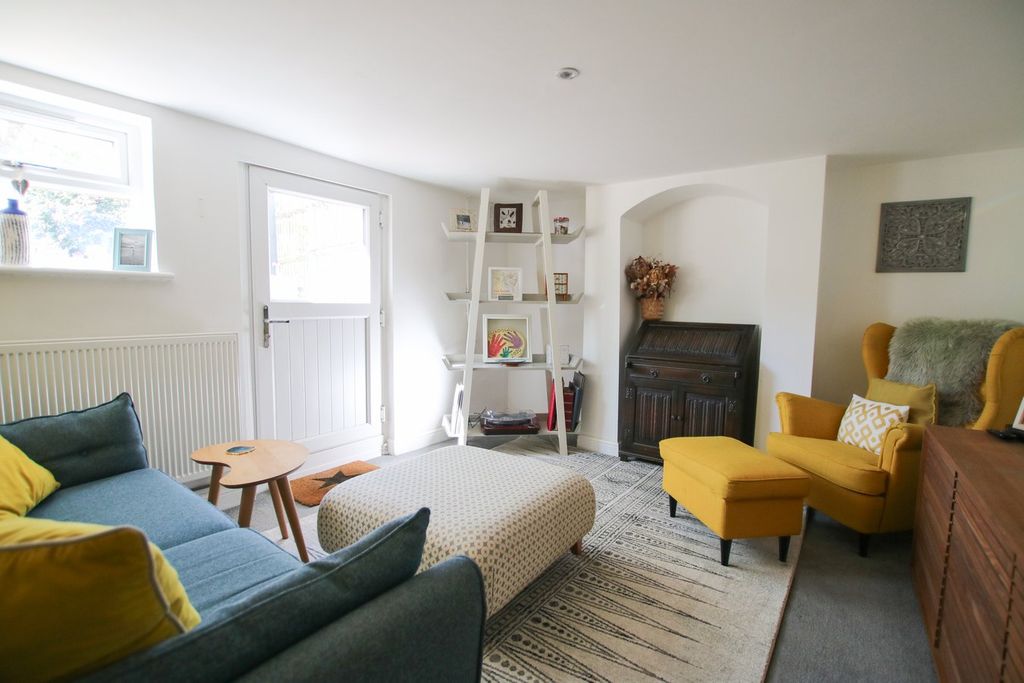 Additional image 8 of 3 bed semi-detached house for saleLangborough Road, Wokingham RG40