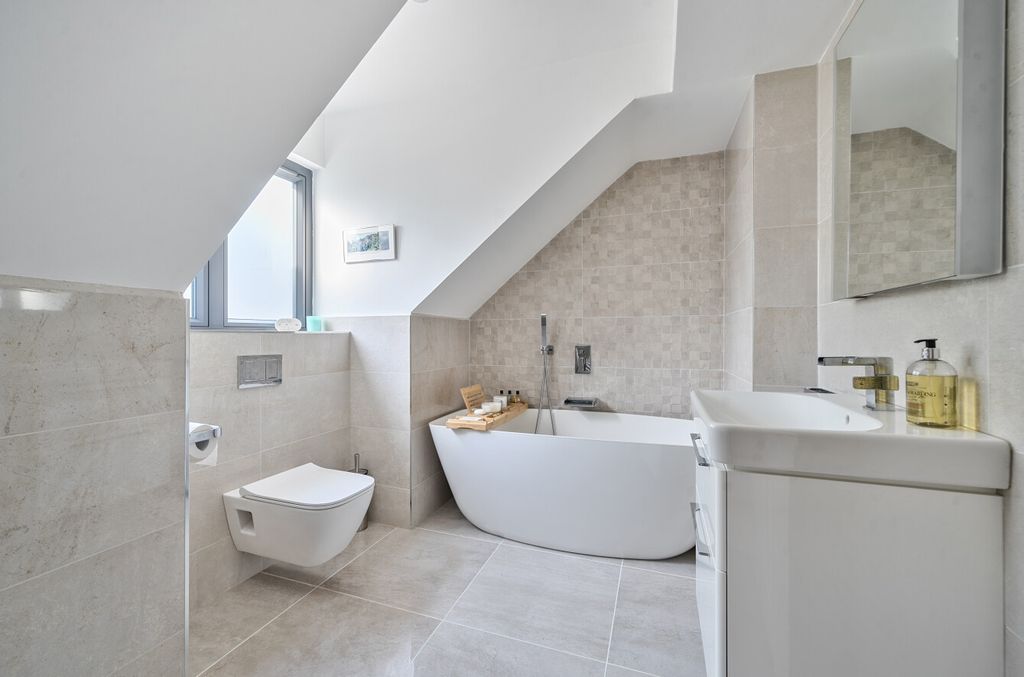 Additional image 13 of 5 bed detached house for saleHollybush Ride, Finchampstead, Wokingham, Berkshire RG40