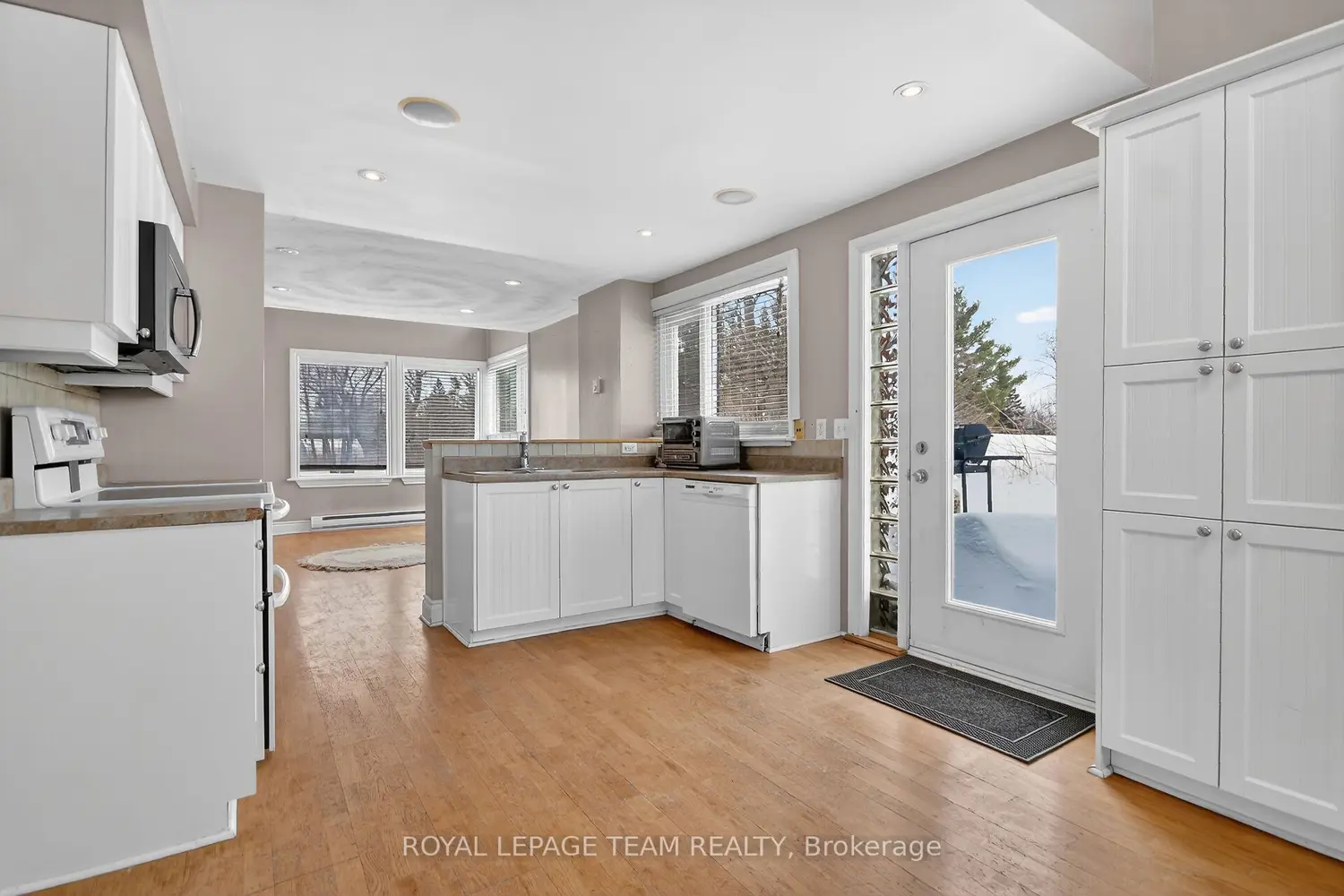Additional image 3 of 5965 Rideau Valley Drive