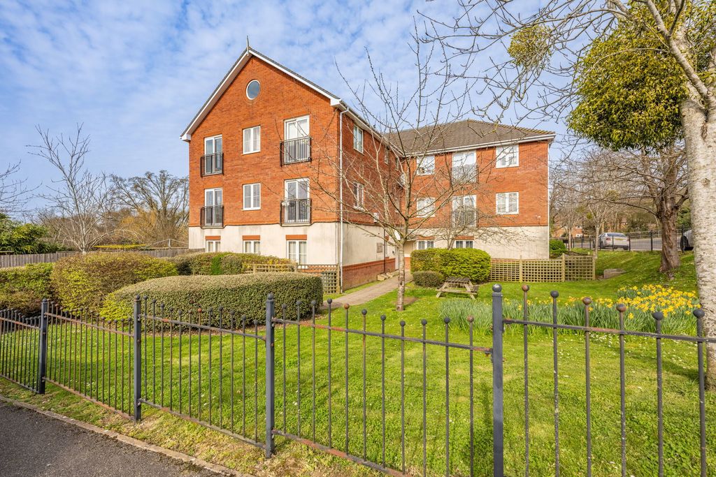 1 bed flat for sale180 Bursledon Road, Southampton SO19