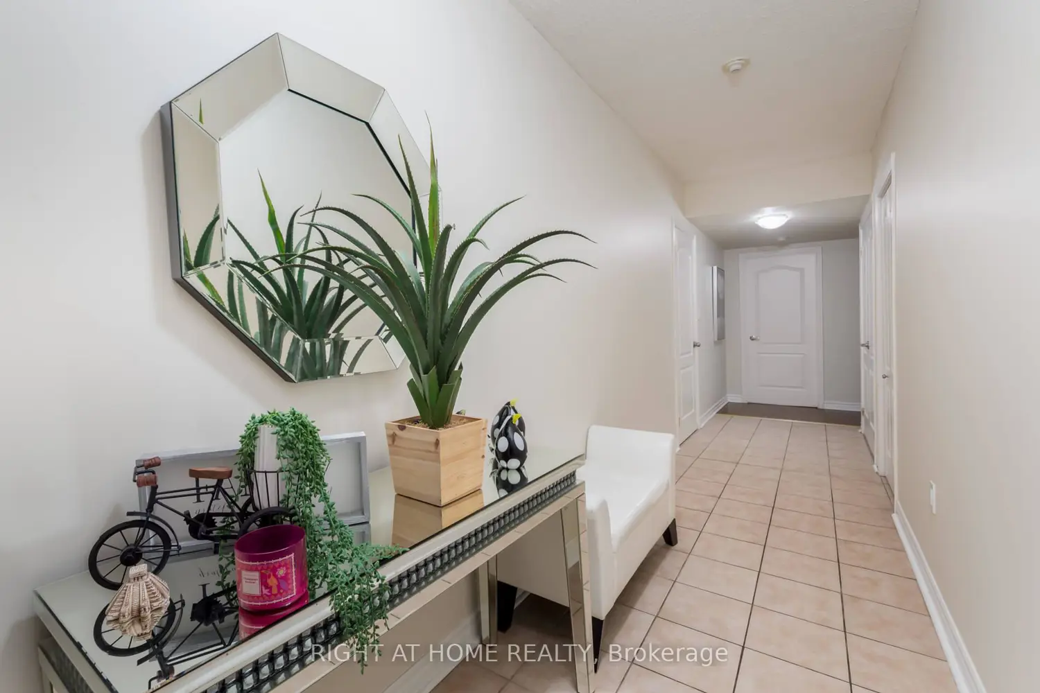 Additional image 3 of 2088 Lawrence Avenue 202