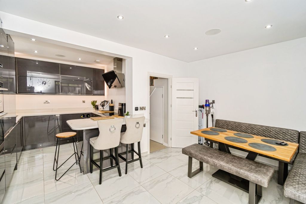 Additional image 32 of 3 bed semi-detached house for saleOsborne Road South, Southampton, Hampshire SO17