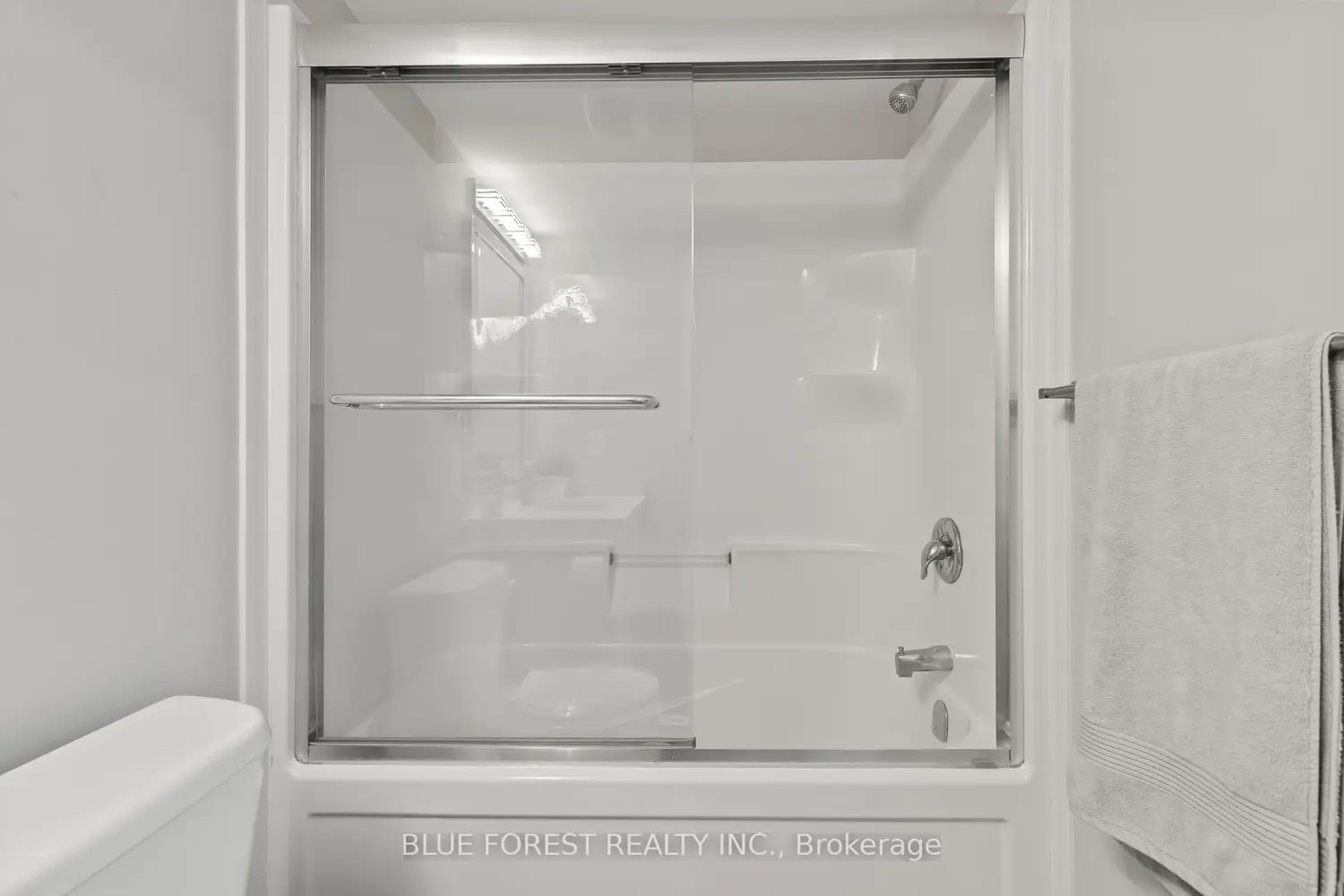 Additional image 11 of 3200 Singleton Avenue 50