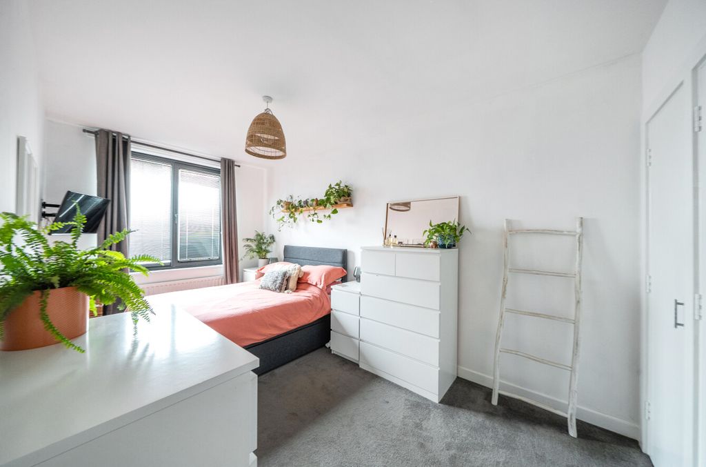 Additional image 6 of 1 bed flat for saleGreensted Court, Godstone Road, Whyteleafe CR3