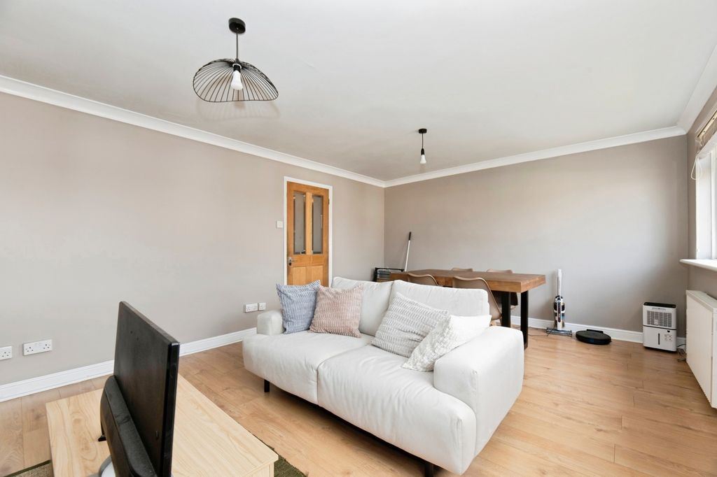 Additional image 14 of 2 bed flat for saleIdmiston Road, Worcester Park KT4