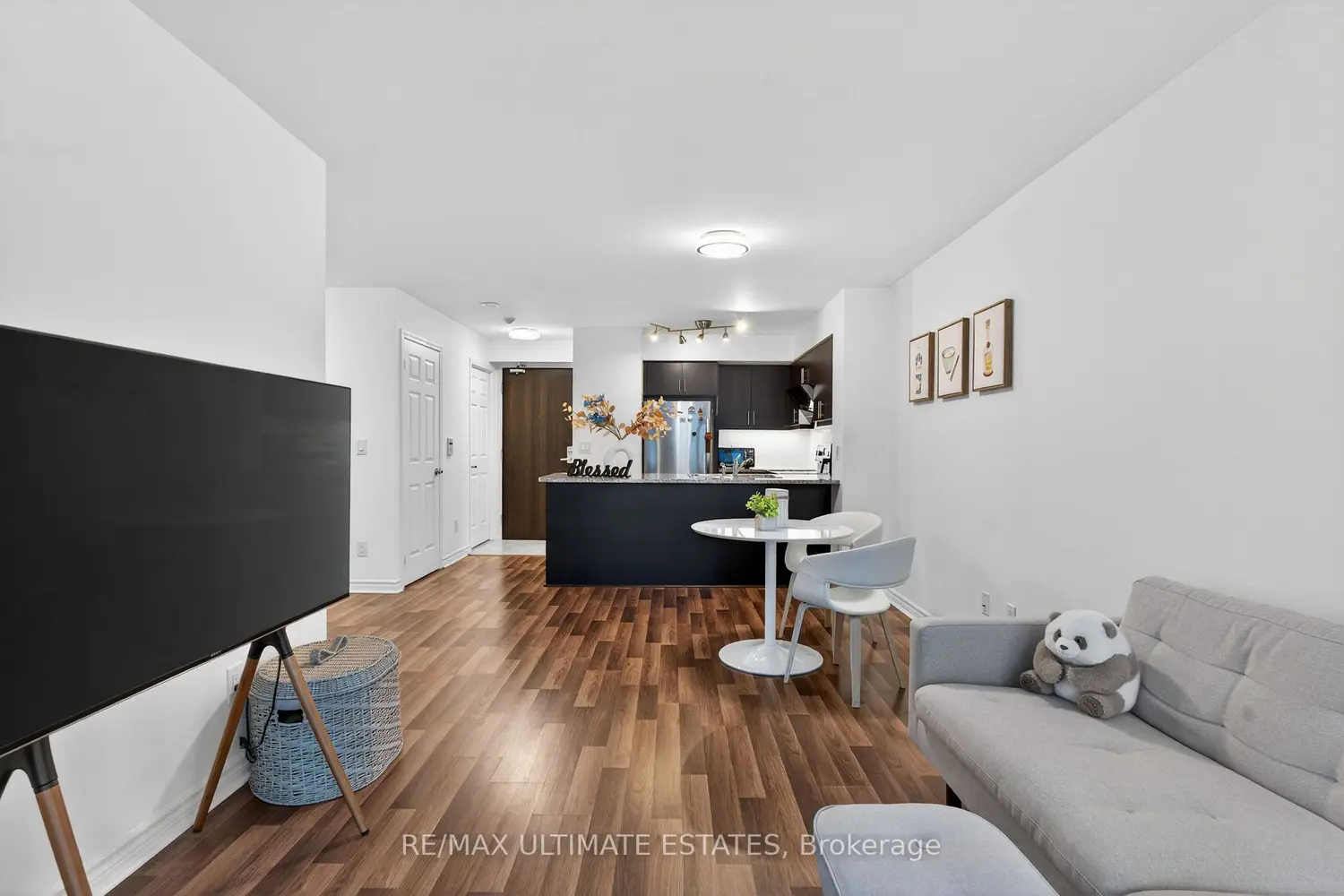Additional image 4 of 19 Grand Trunk Crescent 2205