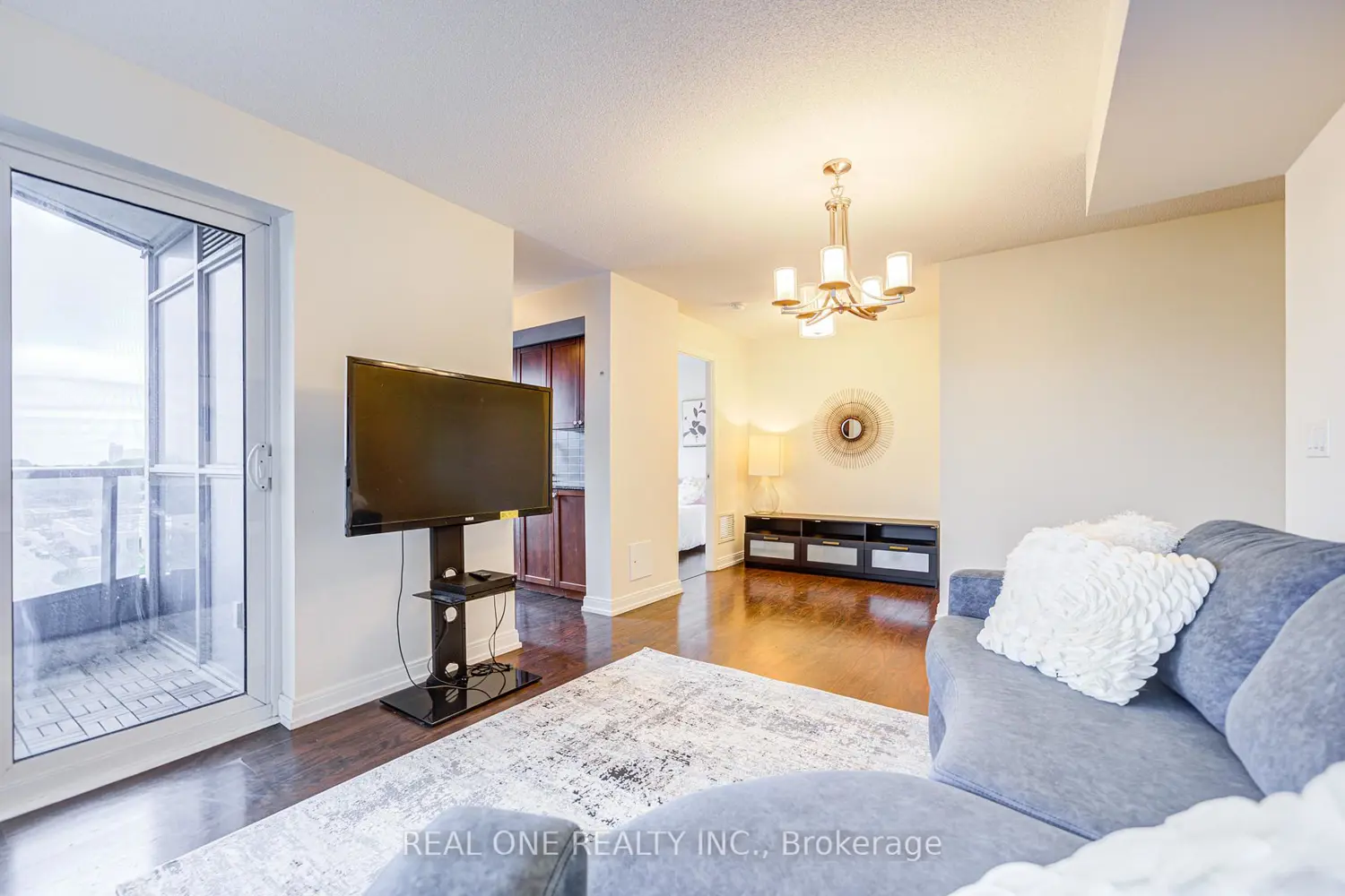 Additional image 6 of 151 Village Green Square 1008