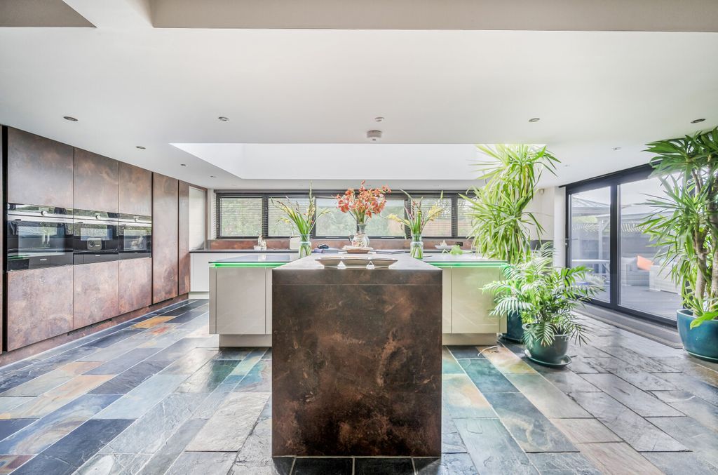 Additional image 2 of 6 bed detached house for saleJubilee Road, Finchampstead, Wokingham RG40